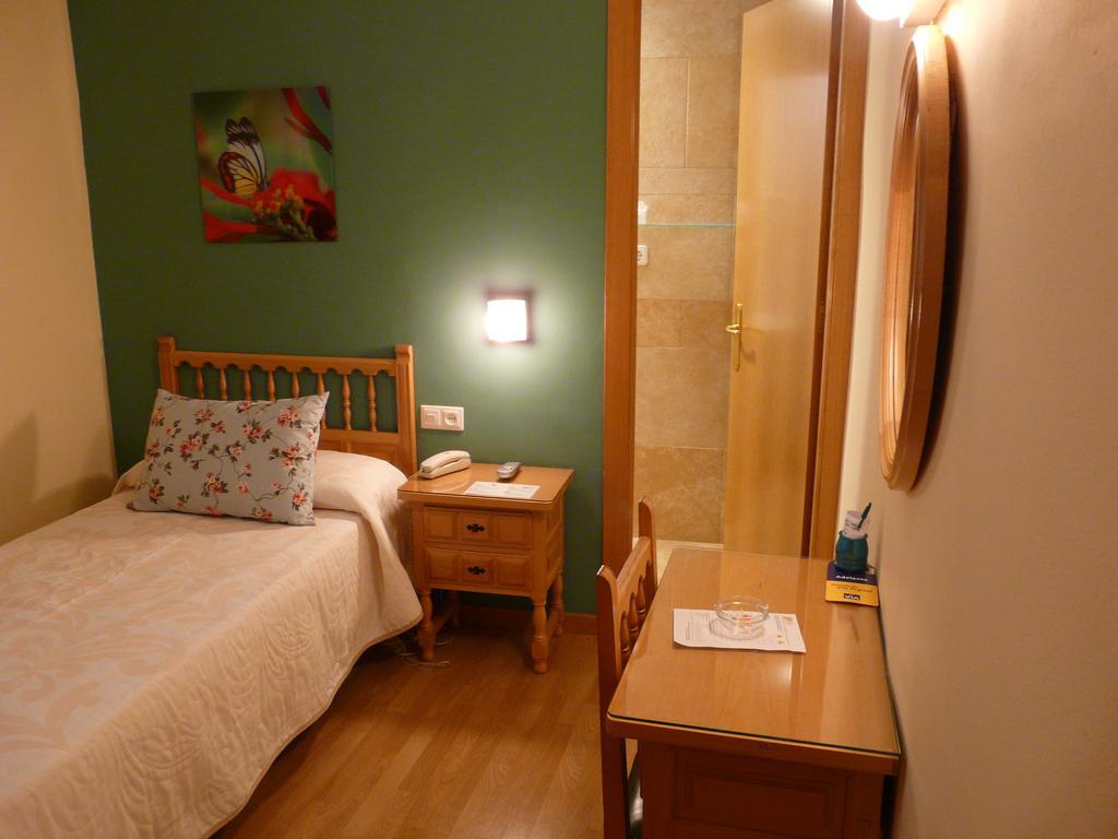 Hotel Nice La Seu d'Urgell Esterno foto