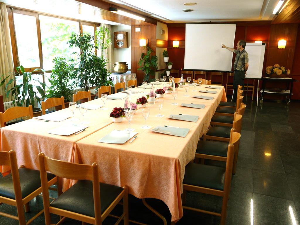 Hotel Nice La Seu d'Urgell Esterno foto