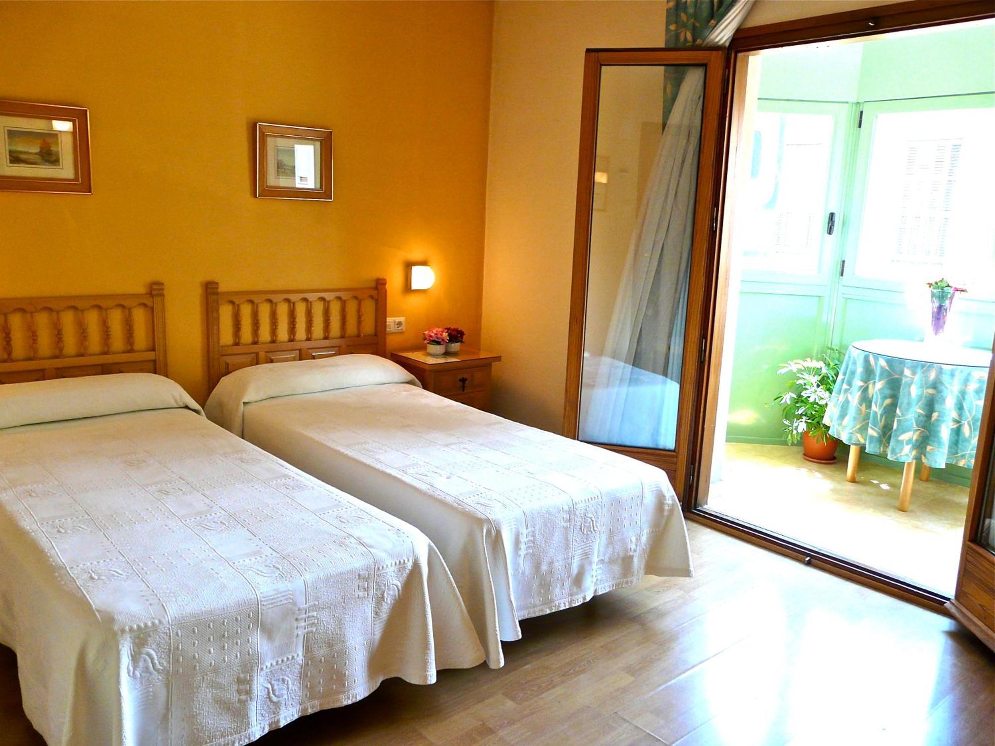 Hotel Nice La Seu d'Urgell Esterno foto