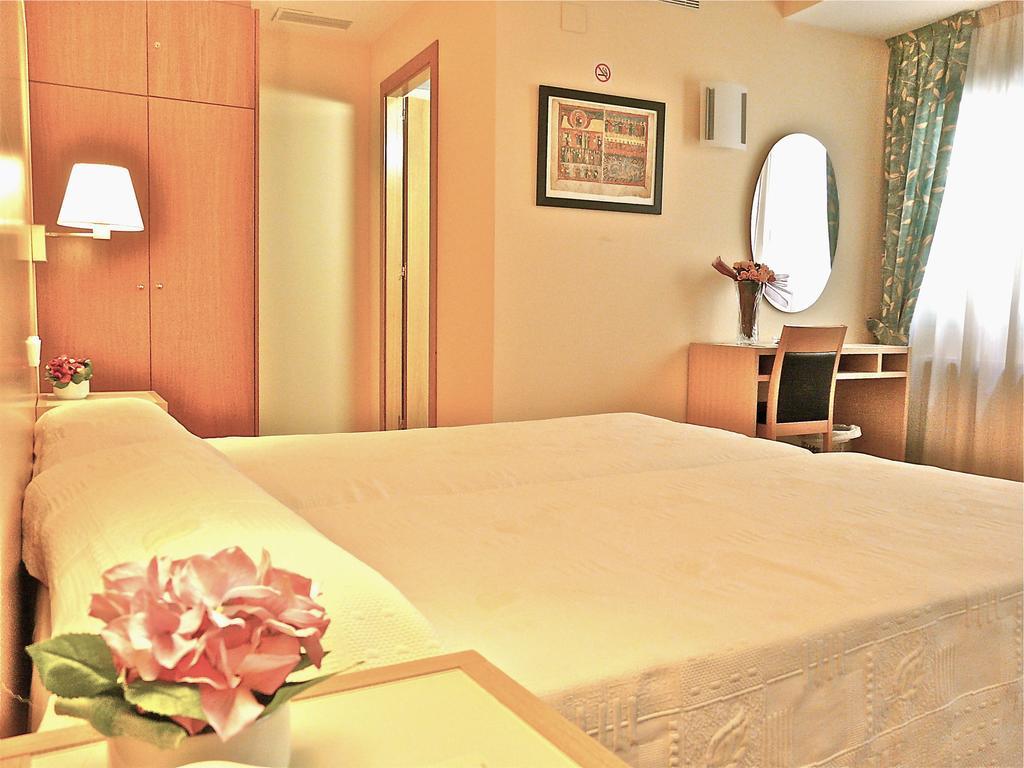 Hotel Nice La Seu d'Urgell Esterno foto