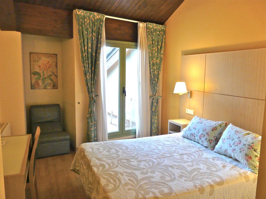 Hotel Nice La Seu d'Urgell Esterno foto