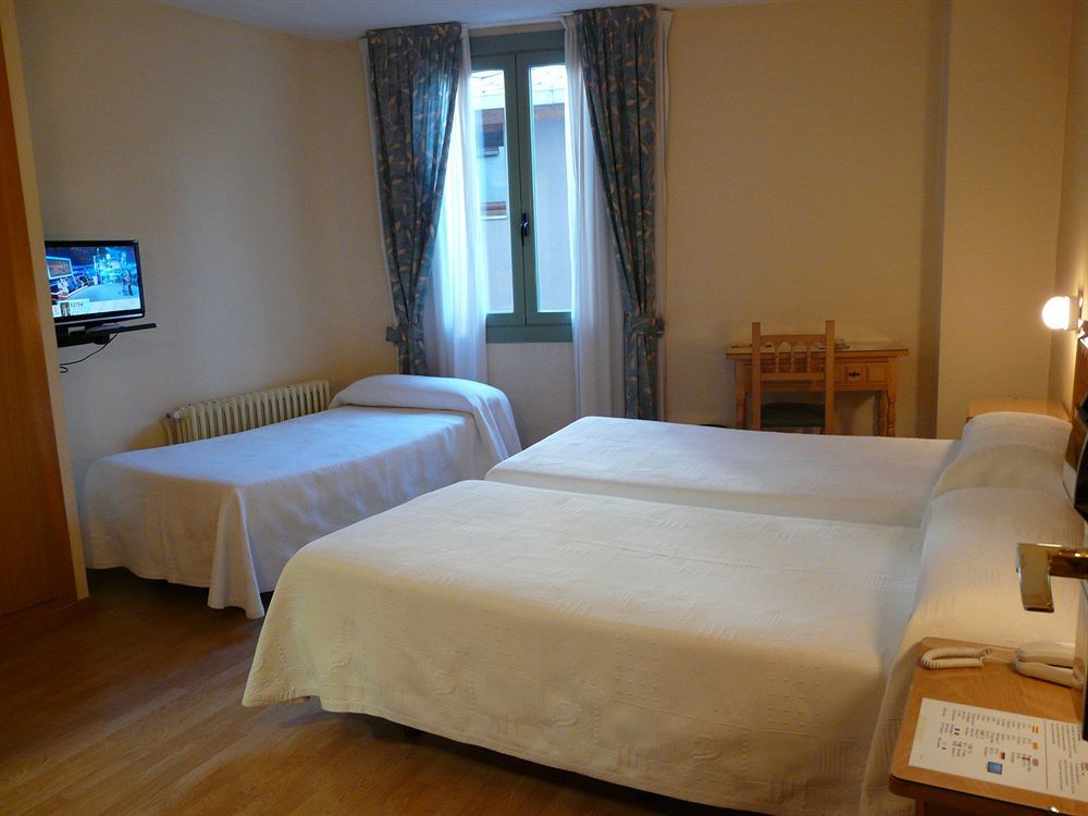 Hotel Nice La Seu d'Urgell Esterno foto