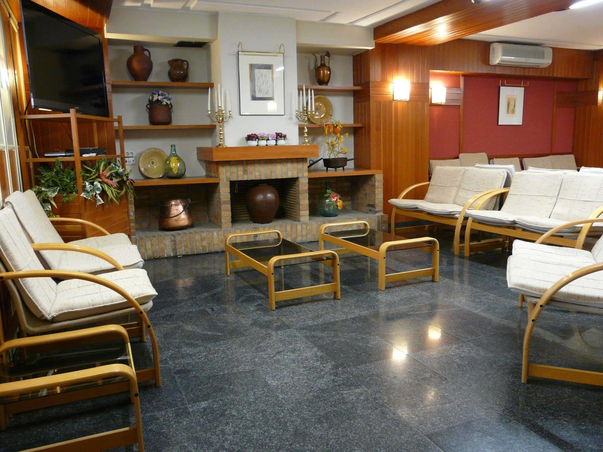 Hotel Nice La Seu d'Urgell Esterno foto
