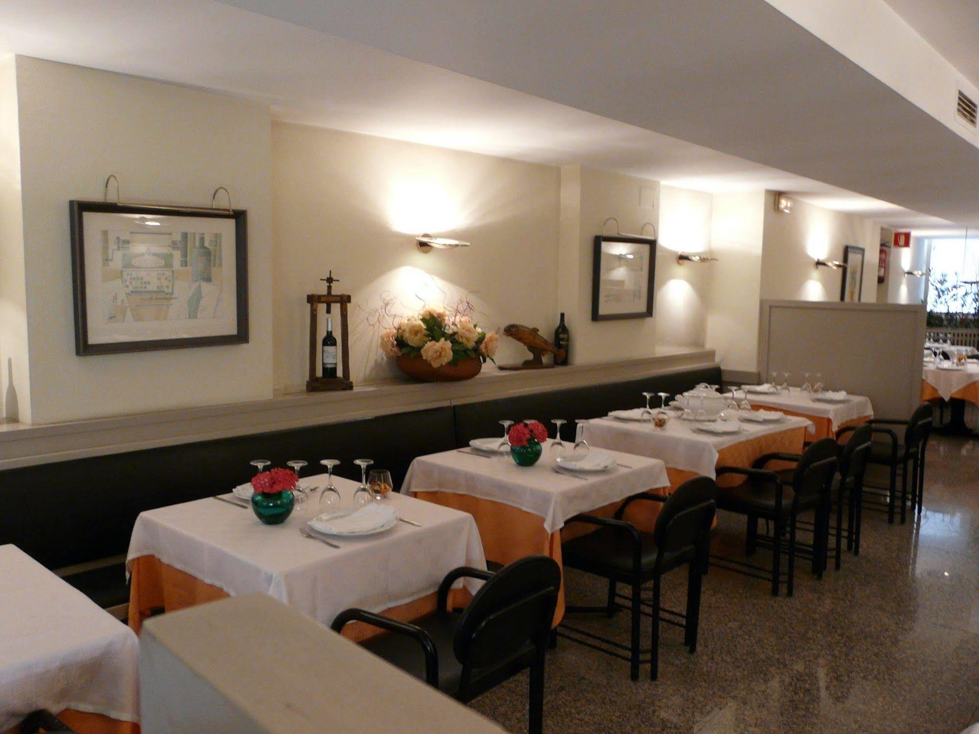 Hotel Nice La Seu d'Urgell Esterno foto