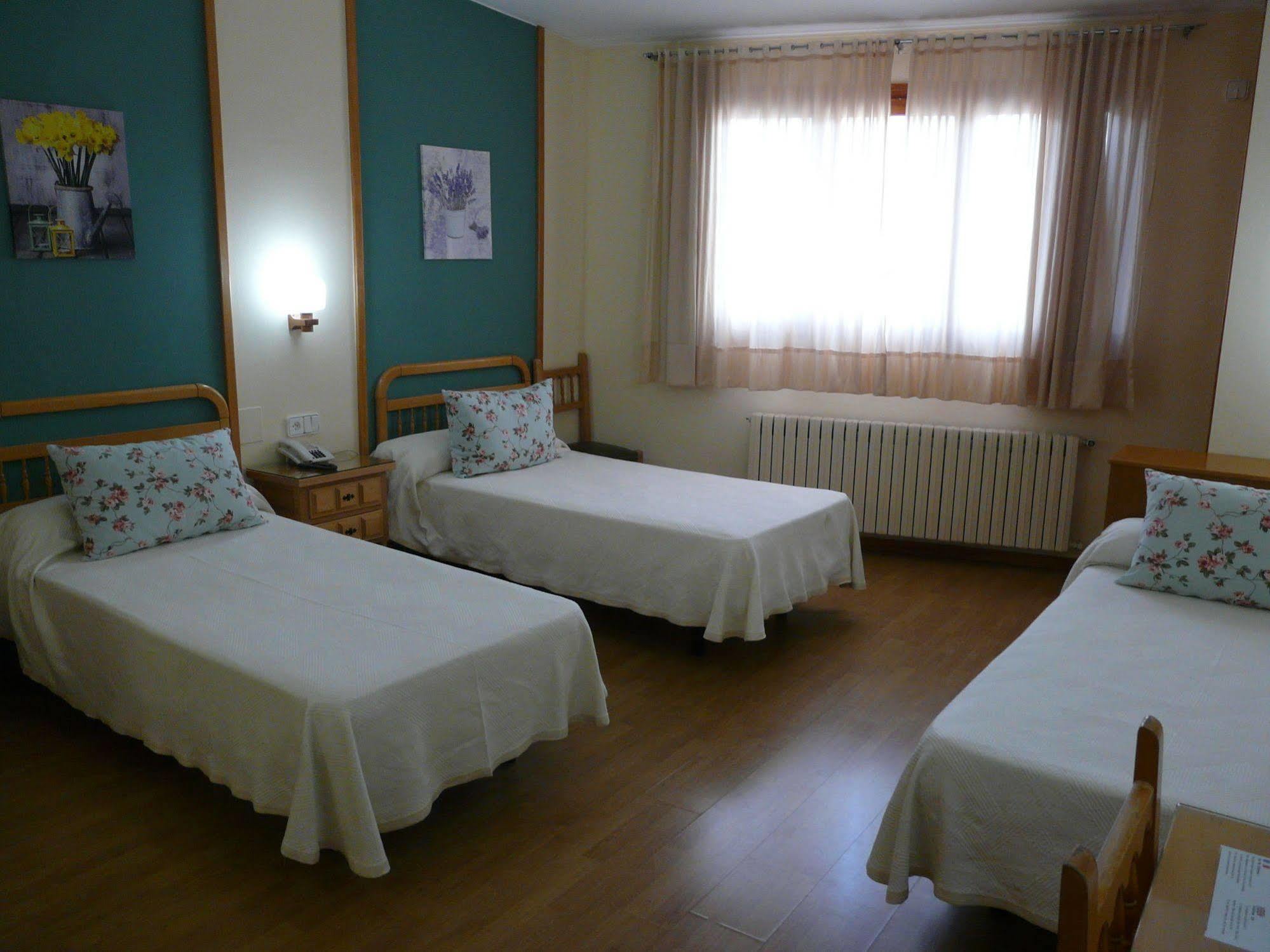 Hotel Nice La Seu d'Urgell Esterno foto