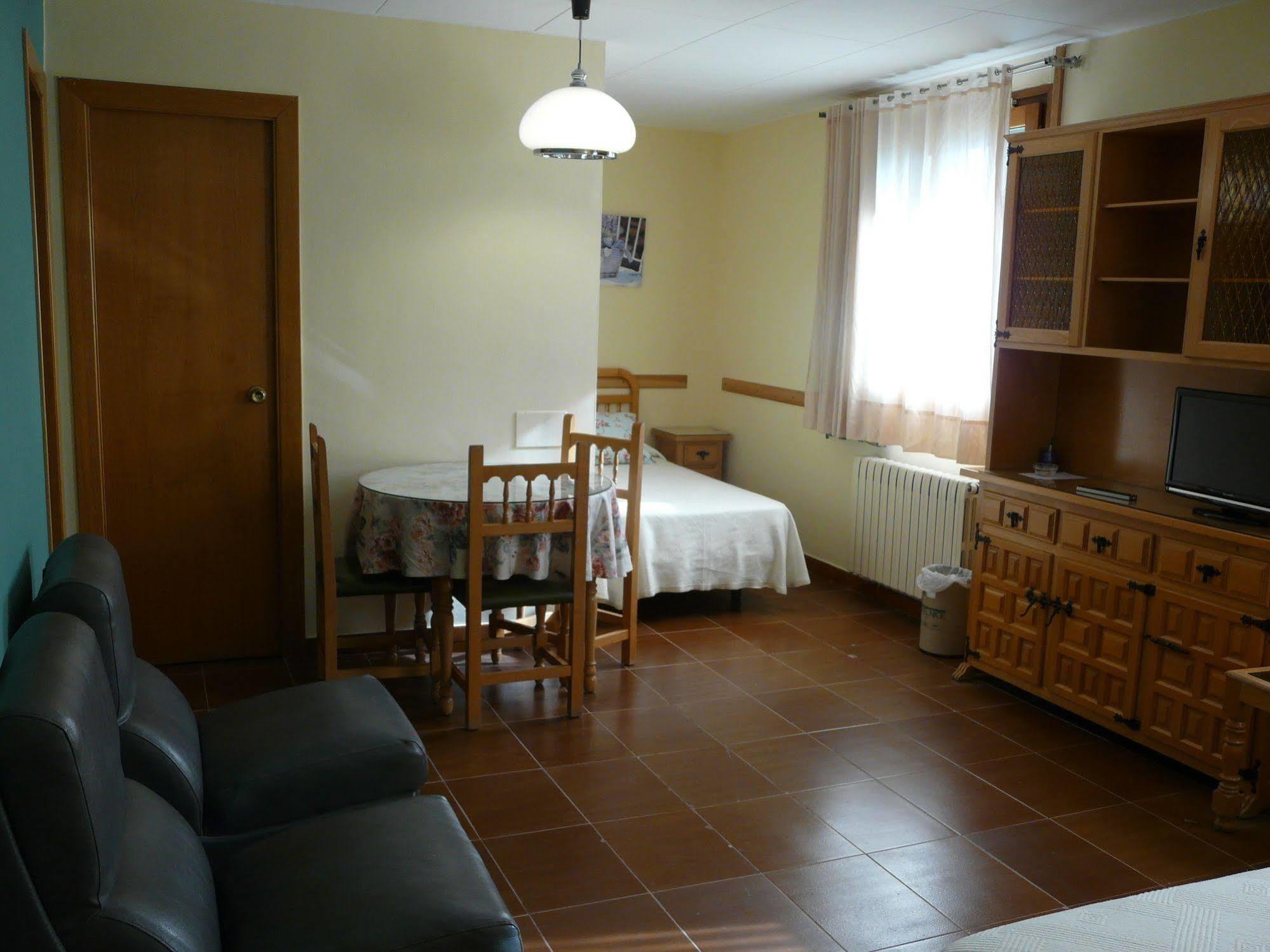 Hotel Nice La Seu d'Urgell Esterno foto