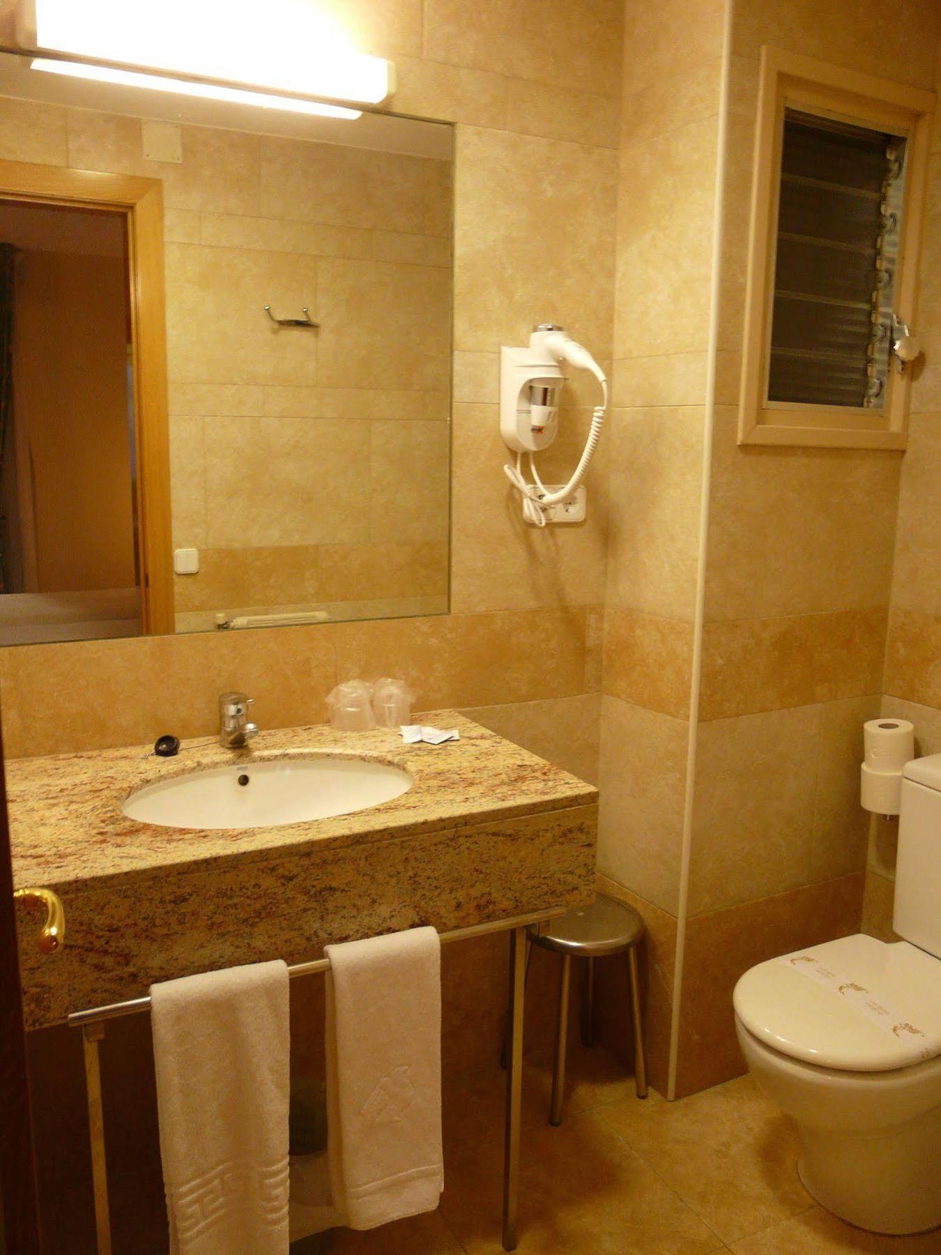 Hotel Nice La Seu d'Urgell Esterno foto