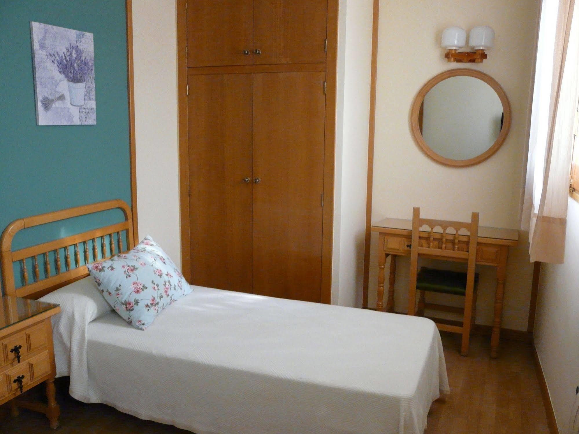 Hotel Nice La Seu d'Urgell Esterno foto