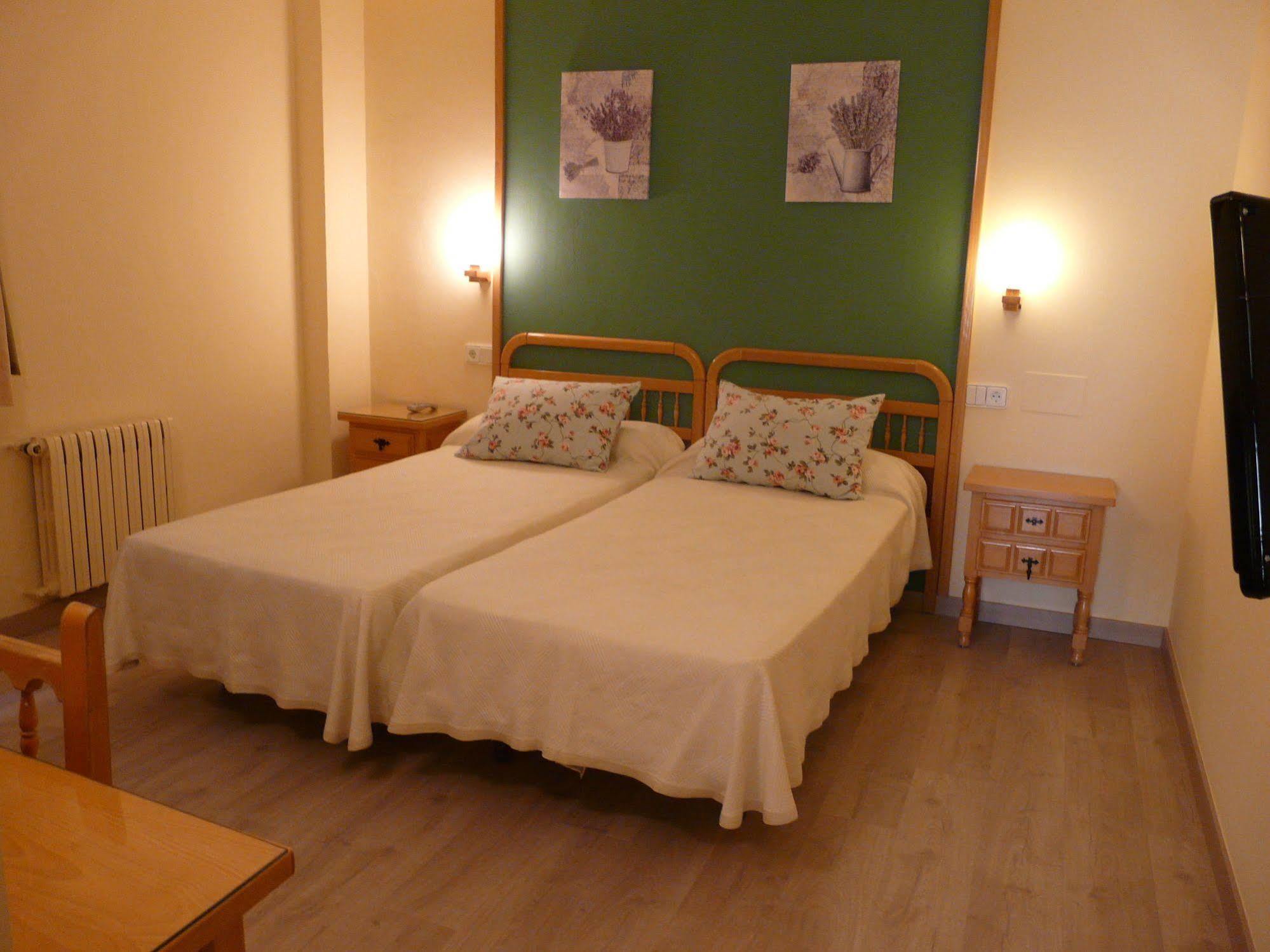 Hotel Nice La Seu d'Urgell Esterno foto