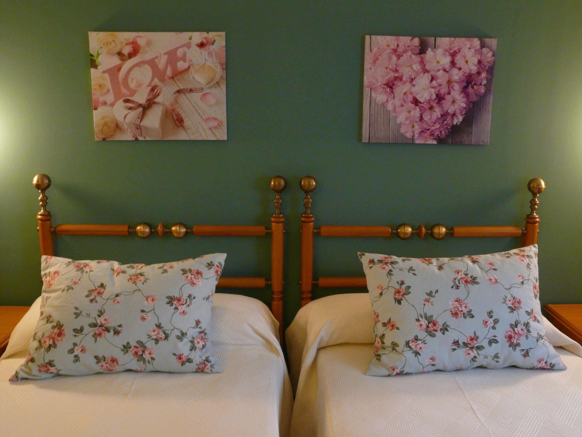 Hotel Nice La Seu d'Urgell Esterno foto