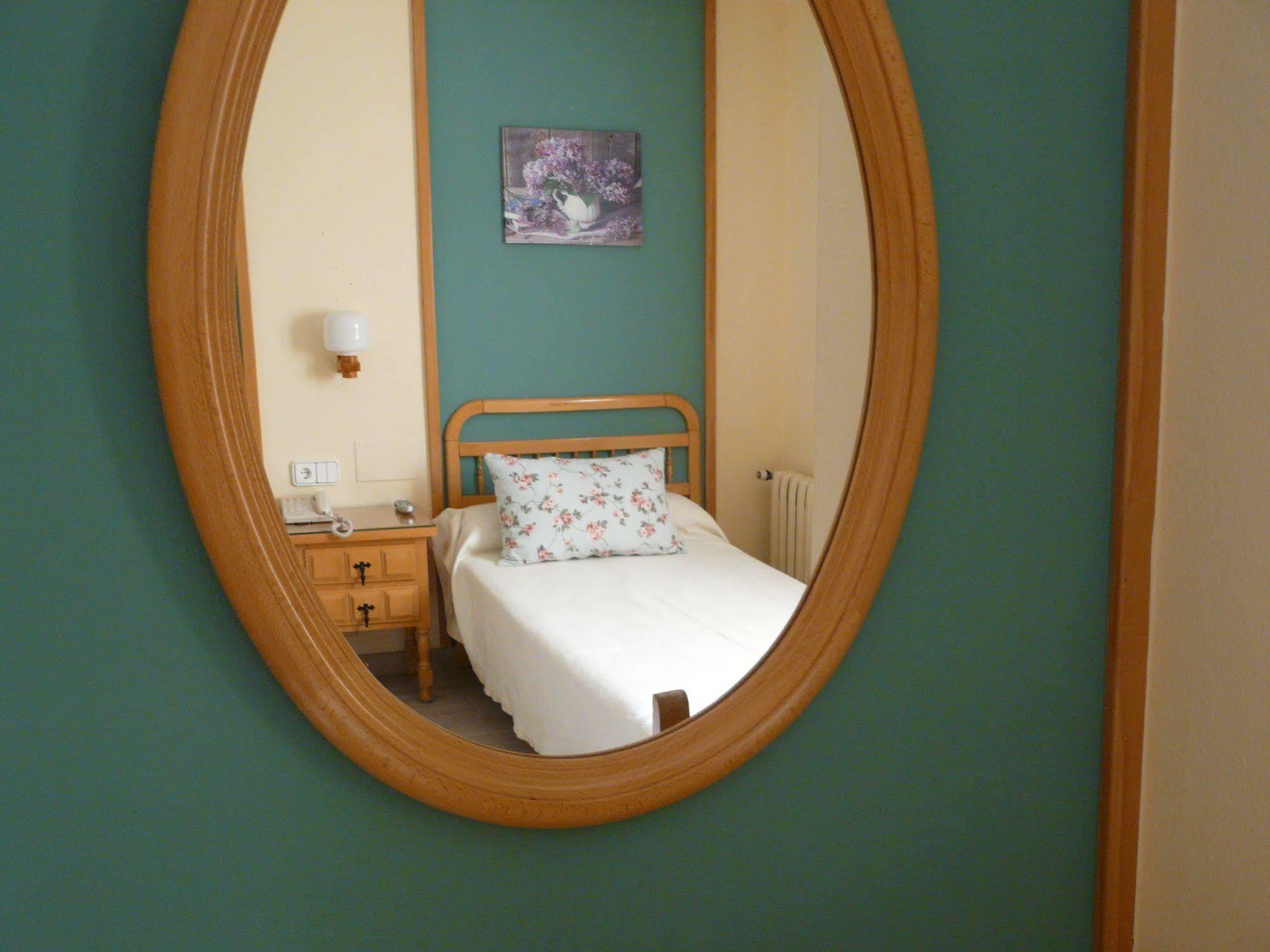 Hotel Nice La Seu d'Urgell Esterno foto