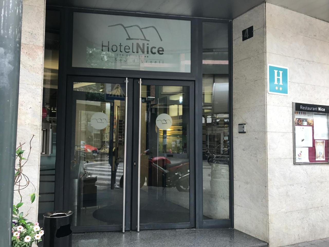 Hotel Nice La Seu d'Urgell Esterno foto